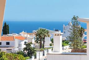 Sea view Apartment with 3 spacious Terraces & 2 Swimming pools