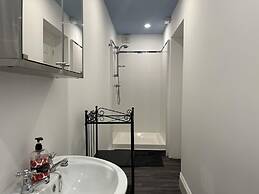 Blaydonburn - Sleeps 4,5 - Parking - Hottub - Yard