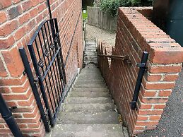 Blaydonburn - Sleeps 4,5 - Parking - Hottub - Yard