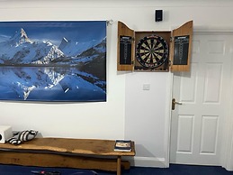 Blaydonburn - Sleeps 4,5 - Parking - Hottub - Yard