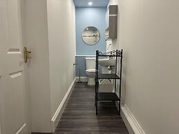 Blaydonburn - Sleeps 4,5 - Parking - Hottub - Yard