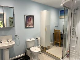 Blaydonburn - Sleeps 4,5 - Parking - Hottub - Yard