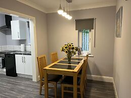 Blaydonburn - Sleeps 4,5 - Parking - Hottub - Yard
