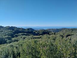 Lovely Studio in Strinilas With its own Pool