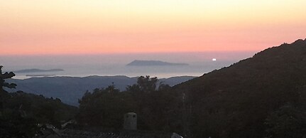 Lovely Studio in Strinilas With its own Pool