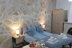 Lovely Studio in Strinilas With its own Pool