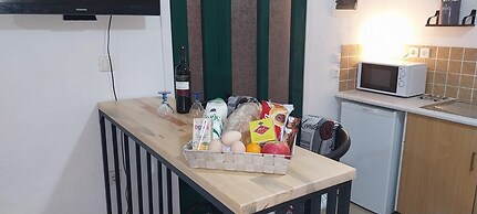 Lovely Studio in Strinilas With its own Pool