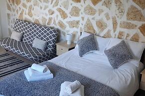 Lovely Studio in Strinilas With its own Pool