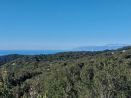 Lovely Studio in Strinilas With its own Pool