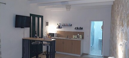 Lovely Studio in Strinilas With its own Pool