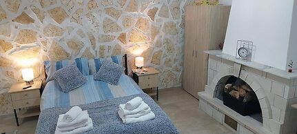 Lovely Studio in Strinilas With its own Pool