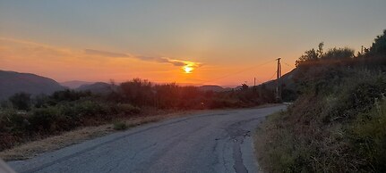 Lovely Studio in Strinilas With its own Pool