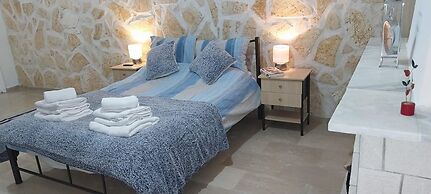 Lovely Studio in Strinilas With its own Pool