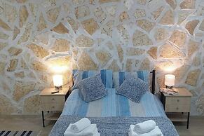 Lovely Studio in Strinilas With its own Pool