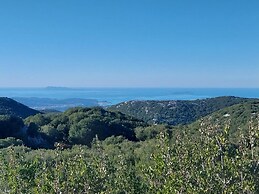 Lovely Studio in Strinilas With its own Pool