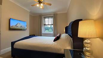 Luxurious, Spacious, Quiet, Near Beaches and Town