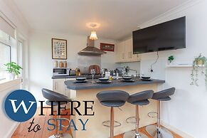 Lovely Apartment by the Hillwood Park-free Parking