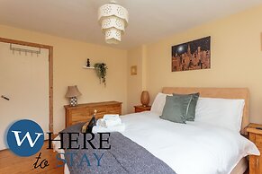 Lovely Apartment by the Hillwood Park-free Parking