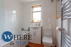 Lovely Apartment by the Hillwood Park-free Parking