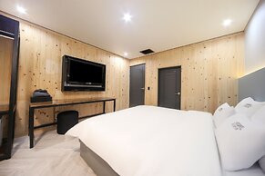 Masan First Class Hotel