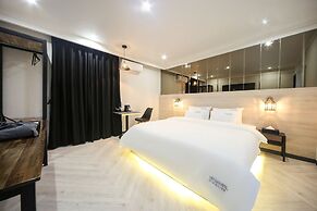 Masan First Class Hotel