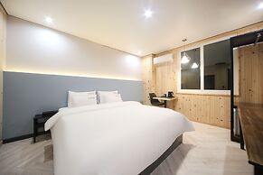 Masan First Class Hotel