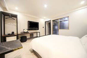 Masan First Class Hotel