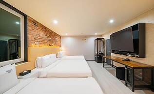 Masan First Class Hotel