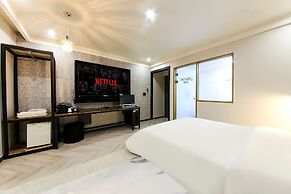 Masan First Class Hotel