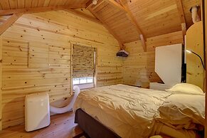 Shire Valley Cabins, Charming Dayton Retreat (3 Options!)