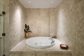 Portico 3 by Blue Sky Luxury