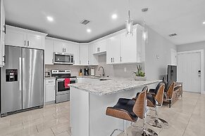 The Perfect Get Away - Walk to Wilton Drive