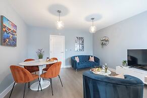 Elliot Oliver - Cosy 2 Bedroom Town Centre Apartment