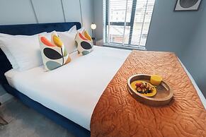 Elliot Oliver - Cosy 2 Bedroom Town Centre Apartment