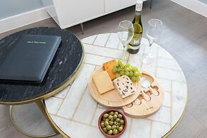 Elliot Oliver - Cosy 2 Bedroom Town Centre Apartment