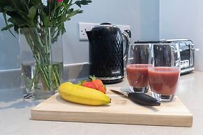 Elliot Oliver - Cosy 2 Bedroom Town Centre Apartment