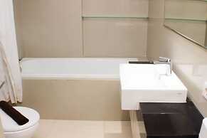 Cozy Studio At Azalea Suites Apartment