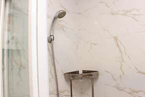 Cozy And Warm Studio At Grand Kamala Lagoon Apartment