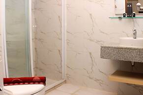 Cozy And Warm Studio At Grand Kamala Lagoon Apartment