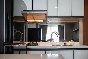 Elegant And Comfy 2Br Apartment At Springhill Terrace Residence