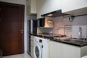 Scenic And Comfortable Studio At West Vista Apartment