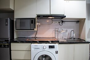 Scenic And Comfortable Studio At West Vista Apartment