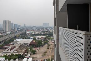 Scenic And Comfortable Studio At West Vista Apartment