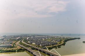 Fancy And Nice Studio Apartment At Gold Coast