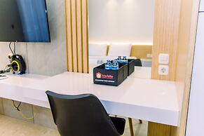 Fancy And Nice Studio Apartment At Gold Coast