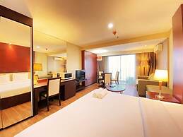 Fancy And Nice Studio At El Royale Apartment