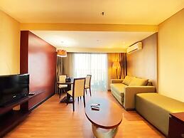 Fancy And Nice Studio At El Royale Apartment