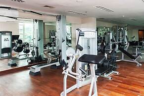 Fancy And Nice Studio At El Royale Apartment