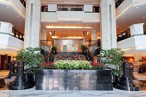 Fancy And Nice Studio At El Royale Apartment