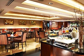 Fancy And Nice Studio At El Royale Apartment